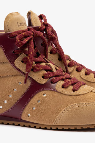 Tênis Cano Médio Stella Camurça Caramelo e Couro Bordô Sneaker Larroudé