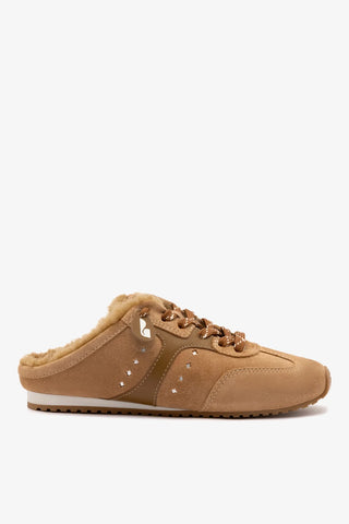 Mule Stella Camurça Caramelo Couro Marrom e Lã Natural Sneaker Larroudé