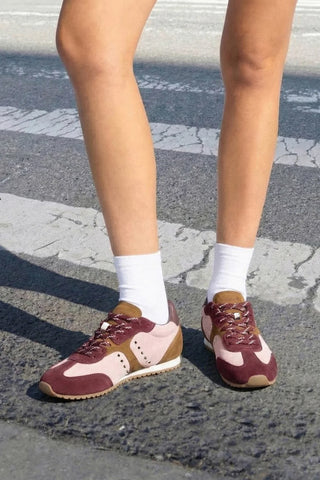 Tênis Stella Camurça Rosa e Vinho e Couro Prateado Sneaker Larroudé