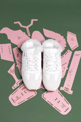 Mule Tênis Stella Couro Branco Camurça Cinza e Lã Branco Sneaker Larroudé
