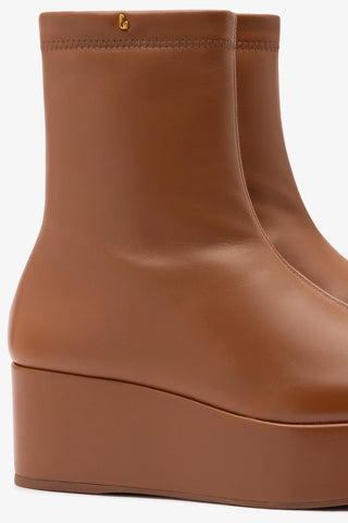 Bota Dani New Flatform Dani Couro Caramelo Boot Larroudé
