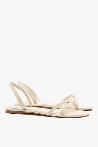 Sandália Flat Annie Couro Off White Flat Sandal Larroudé