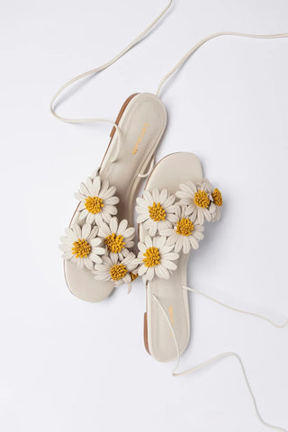 Sandália Flat Fiore Couro Off White Sandal Larroudé