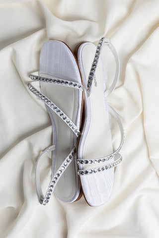 Sandália Flat Vicky Seda Branco Flat Sandal Larroudé