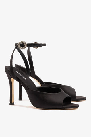 Sandália Jasmine Cetim Preto Sandal Larroudé