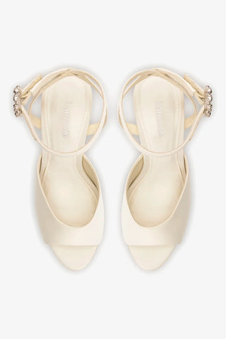 Sandália Jasmine Cetim Branco Sandal Larroudé
