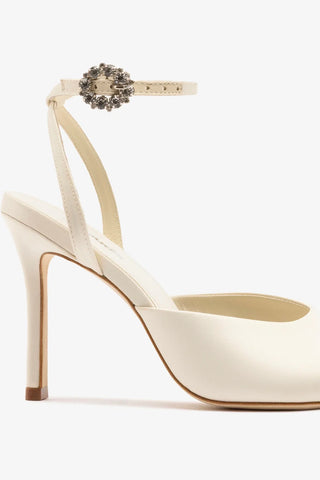 Sandália Jasmine Cetim Branco Sandal Larroudé