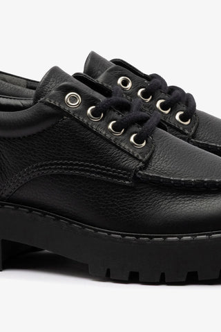 Mocassim Tratorado London Lace Up Couro Preto Oxford Larroudé