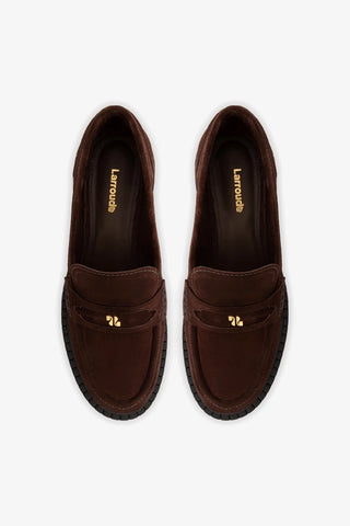 Mocassim Tratorado Suki Camurça Marrom Loafer Larroudé