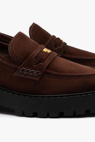 Mocassim Tratorado Suki Camurça Marrom Loafer Larroudé