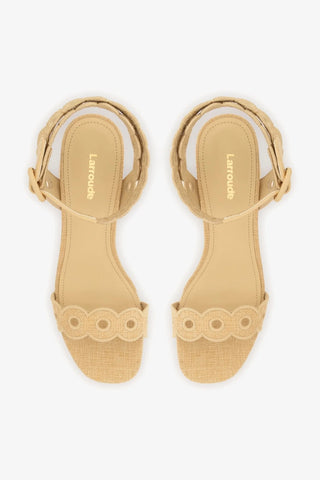 Sandália Dolly Low Ráfia Bege e Broderie Sandal Larroudé