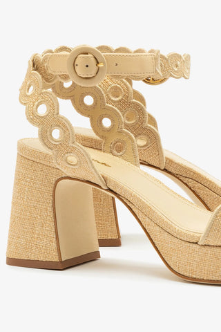 Sandália Dolly Low Ráfia Bege e Broderie Sandal Larroudé