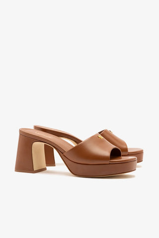 Mule Plataforma Dolly Low Couro Caramelo Sandal Larroudé