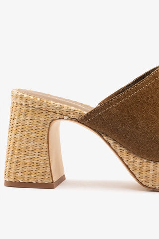 Mule Plataforma Dolly Low Camurça Marrom Sandal Larroudé