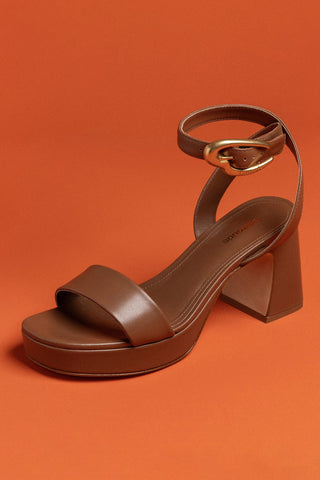 Sandália Dolly Verona Low Couro Caramelo Sandal Larroudé
