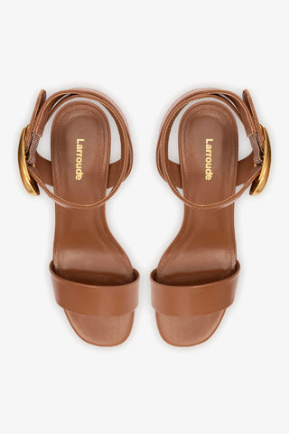 Sandália Dolly Verona Low Couro Caramelo Sandal Larroudé
