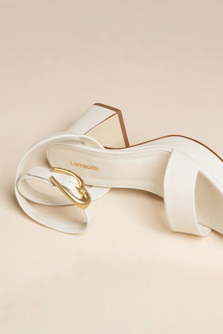 Sandália Dolly Verona Low Couro Off White Sandal Larroudé