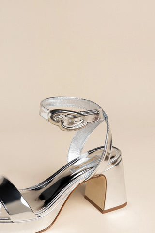 Sandália Dolly Verona Low Espelhado Prateado Sandal Larroudé