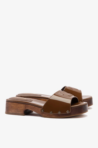 Mule Zuzi Couro Verniz Marrom Sandal Larroudé