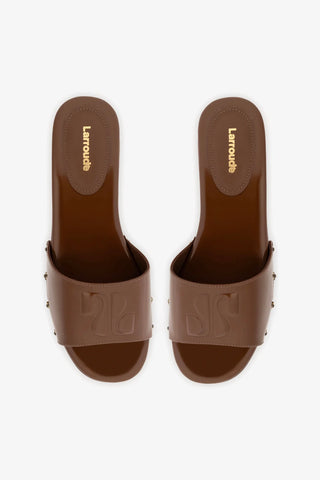 Mule Zuzi Couro Verniz Marrom Sandal Larroudé