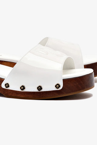 Mule Zuzi Couro Verniz Branco Sandal Larroudé