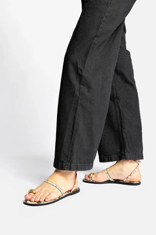 Flat Biarritz Couro Cobra Bege Flat Sandal Larroudé