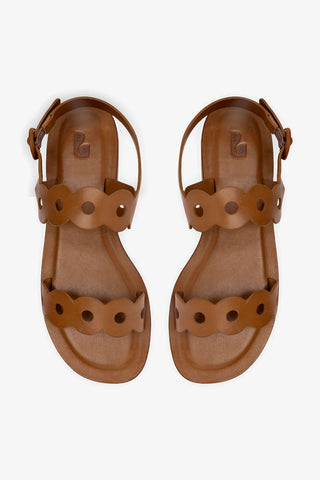 Sandália Flat Florence Couro Caramelo Flat Sandal Larroudé