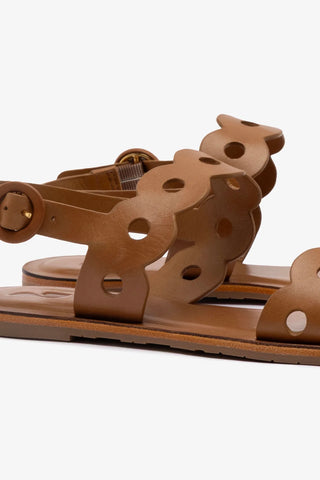 Sandália Flat Florence Couro Caramelo Flat Sandal Larroudé