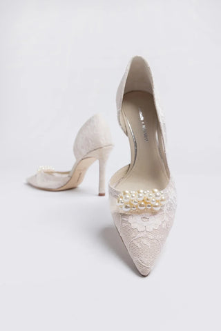 Larroudé x Markarian: Scarpin D'Orsay Renda Branco Pump Larroudé x Markarian