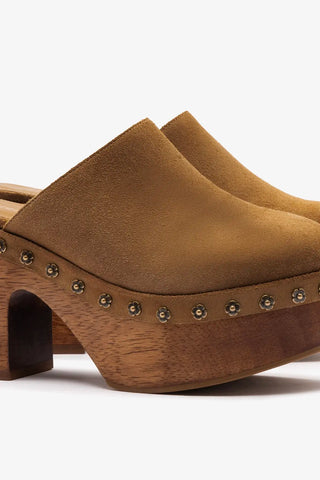 Mule Clog Plataforma Miso Camurça Caramelo Mule Larroudé