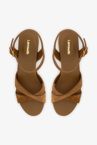 Sandália Plataforma Talitha Camurça Caramelo Sandal Larroudé