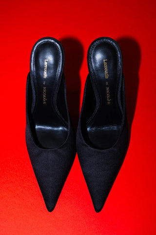 Larroudé By Nicolò B.: Mule Inna Cetim Preto Mule Larroudé x Nicolò Beretta