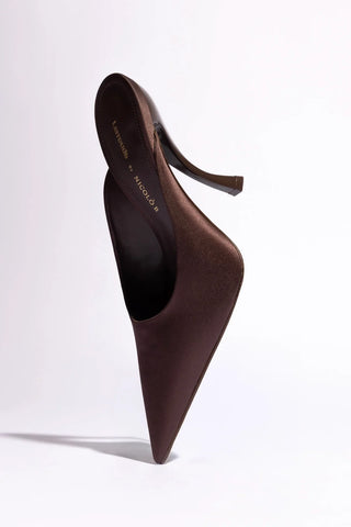 Larroudé x Nicolò B.: Mule Inna Cetim Marrom Mule Larroudé x Nicolò Beretta