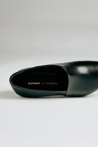 Larroudé By Nicolò B.: Scarpin Vittoria Couro Preto Boot Larroudé x Nicolò Beretta