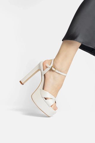Sandália Plataforma Bianca High Couro Off White Sandal Larroudé