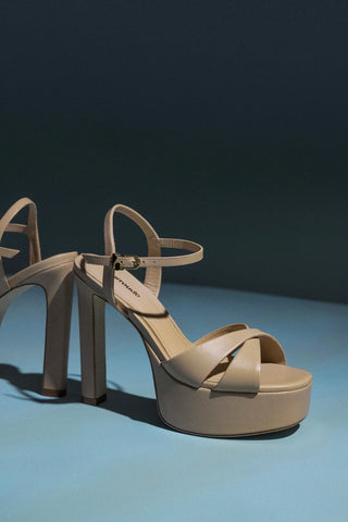 Sandália Plataforma Bianca High Couro Bege Sandal Larroudé