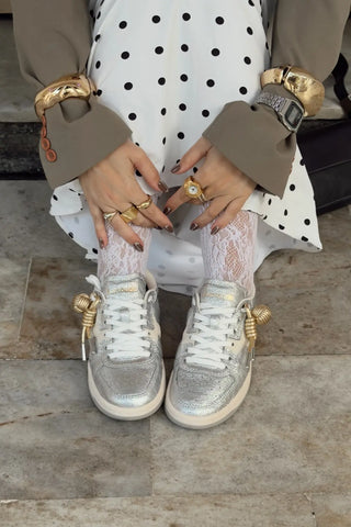 Tênis George Couro Prateado e Off White Sneaker Larroudé
