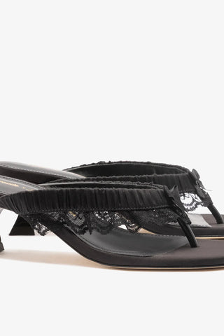 Larroudé x Tanner Fletcher: Sandália Gaia Low Lingerie Cetim Preto Sandal Larroudé x Tanner Fletcher
