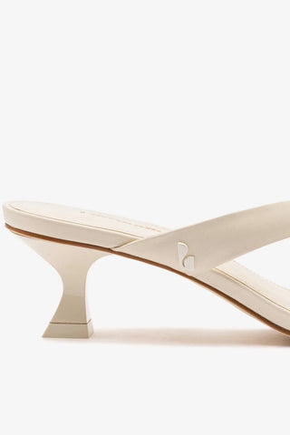 Sandália Gaia Low Couro Off White Sandal Larroudé