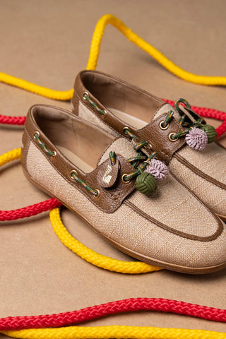 Mocassim Boat Shoe Cyprus Ráfia Bege e Couro Marrom Loafer Larroudé