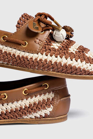Mocassim Boat Shoe Cyprus Crochê e Couro Caramelo Loafer Larroudé