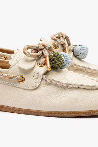 Mocassim Boat Shoe Cyprus Couro Off White Loafer Larroudé
