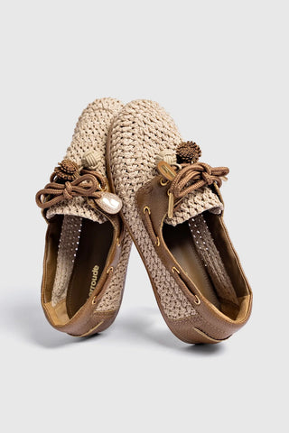 Mocassim Boat Shoe Cyprus Crochê Natural e Couro Marrom Loafer Larroudé