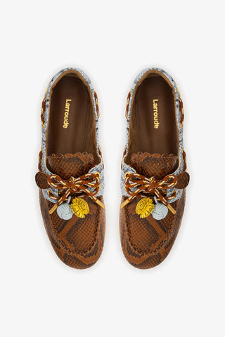 Mocassim Boat Shoe Cyprus Couro Cobra Marrom, Azul e Amarelo Loafer Larroudé