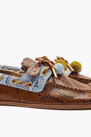 Mocassim Boat Shoe Cyprus Couro Cobra Marrom, Azul e Amarelo Loafer Larroudé