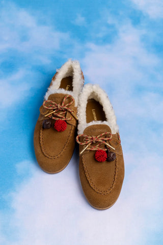 Mocassim Boat Shoe Cyprus Camurça Marrom e Lã Natural Loafer Larroudé