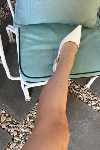 Slingback Carine Cetim Branco Pump Larroudé
