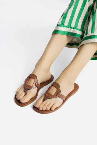 Sandália Flat Margherita Couro Caramelo Flat Larroudé