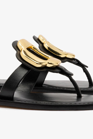Sandália Flat Margherita Couro Preto e Metal Dourado Flat Sandal Larroudé