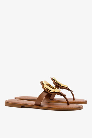 Sandália Flat Margherita Couro Off White e Metal Dourado Flat Sandal Larroudé